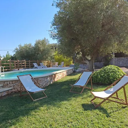 Panoramic Trulli With Swimming Pool In Монополи