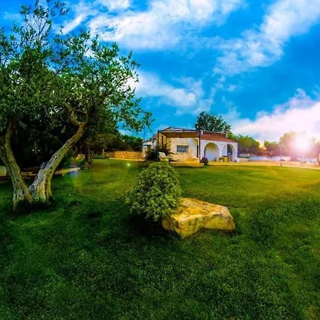 Panoramic Trulli With Swimming Pool In Monopoli