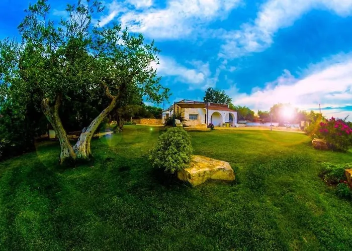 Panoramic Trulli With Swimming Pool In Monopoli